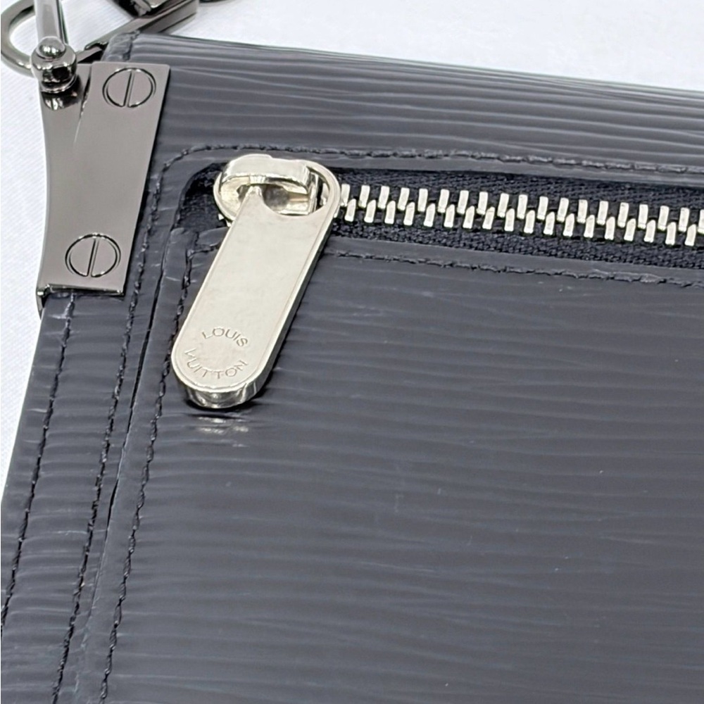 💯. Louis Vuitton Black Epi Eugenie Leather Chain Crossbody Wallet - Picture 4 of 6